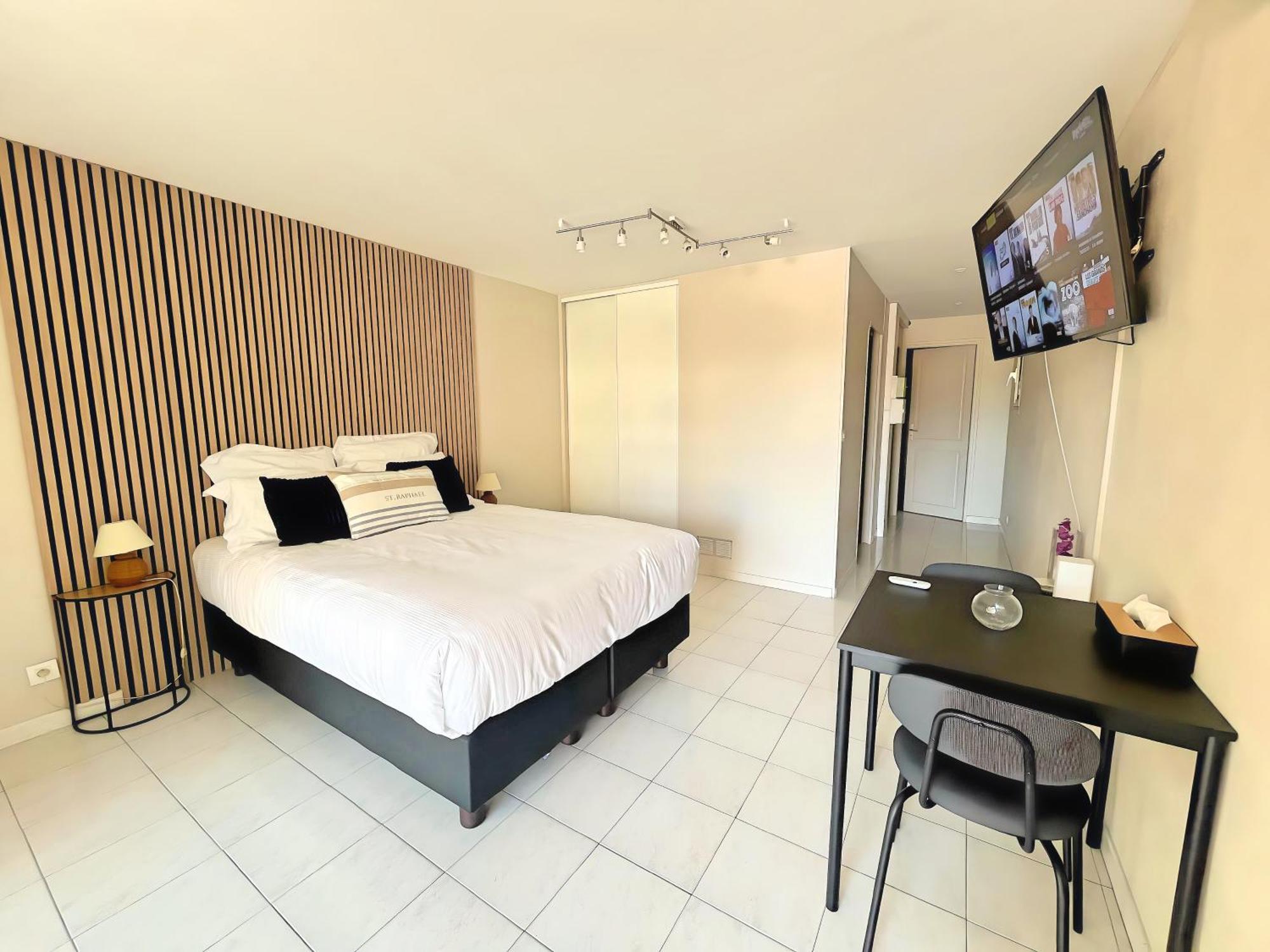 Les Studios Famandiers Saint-Raphaël Extérieur photo